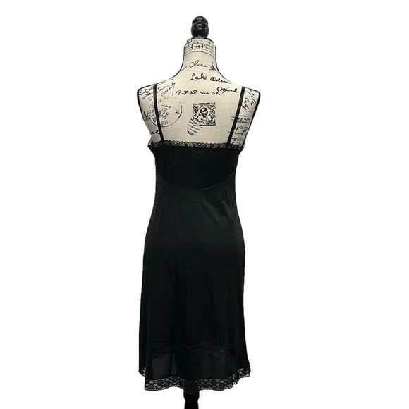 Vintage Black VANITY FAIR Dupont Nylon Nightgown Negligee Gown w Lace Trim 34